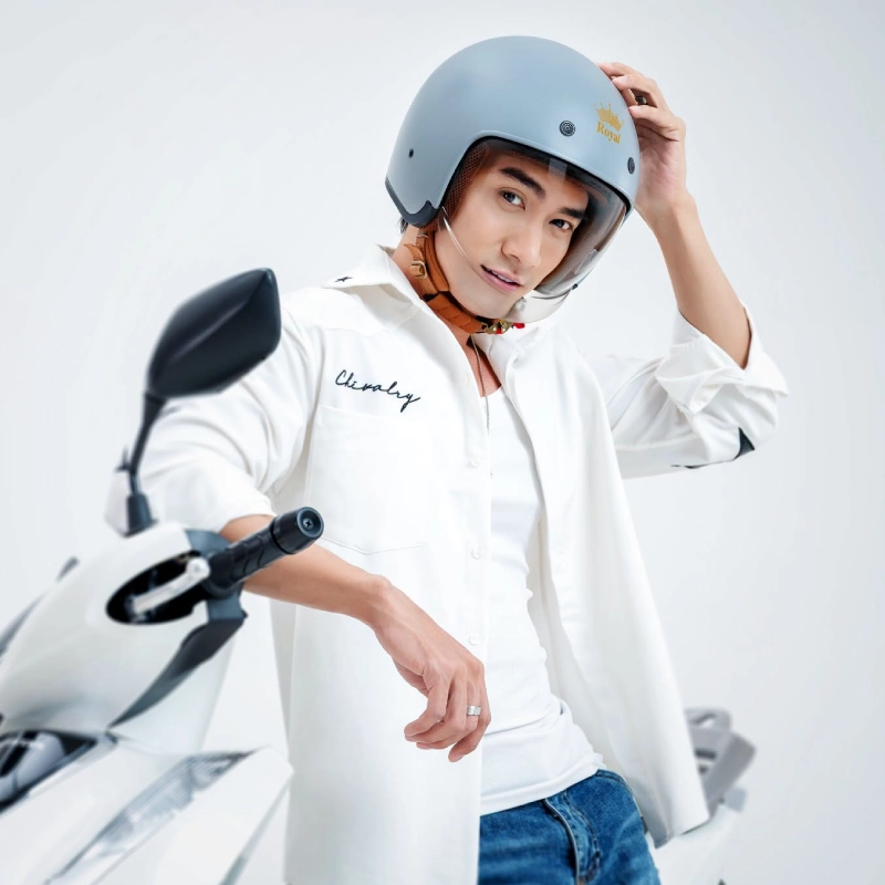Mũ bảo hiểm có kính cho nam Royal M139