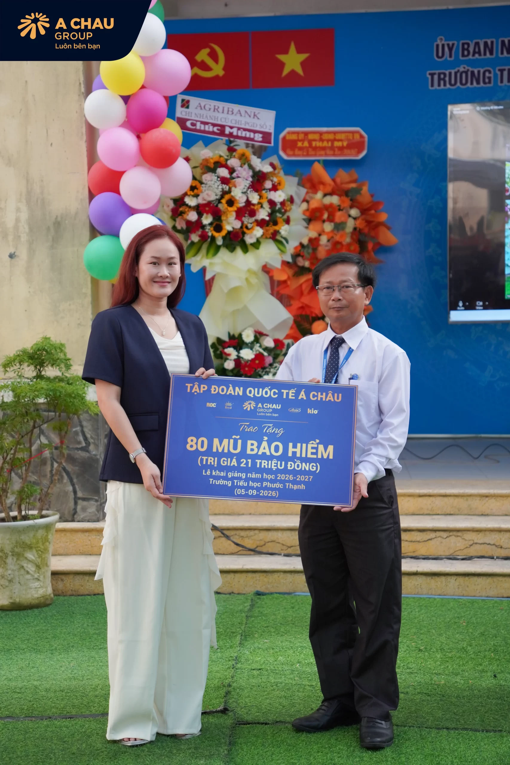 Tập Đoàn Quốc Tế Á Châu trao tặng 80 chiếc nón bảo hiểm cho học sinh trường tiểu học phước thạnh